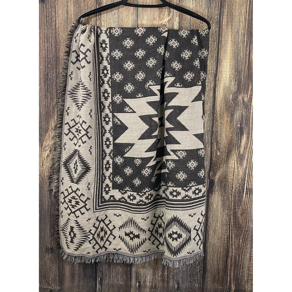 Margherita Aztec Print Blanket Scarf/Throw Blanket Shawl Gray/Cream Fringe